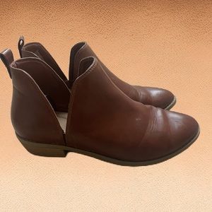 🤎 Universal Threads Ankle Bootie 9